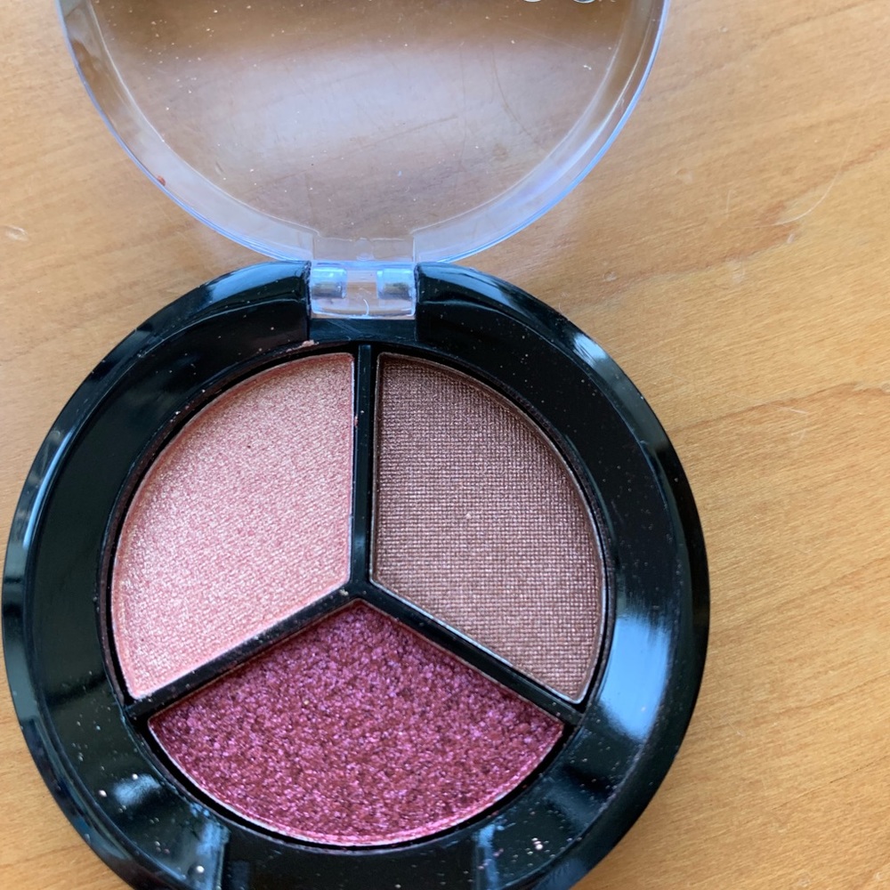 Metallic eyeshadow - Picture 2 of 4